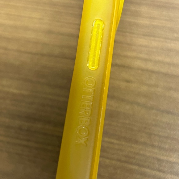 Otterbox iPhone 13 / 14 symmetry case - Picture 5 of 6